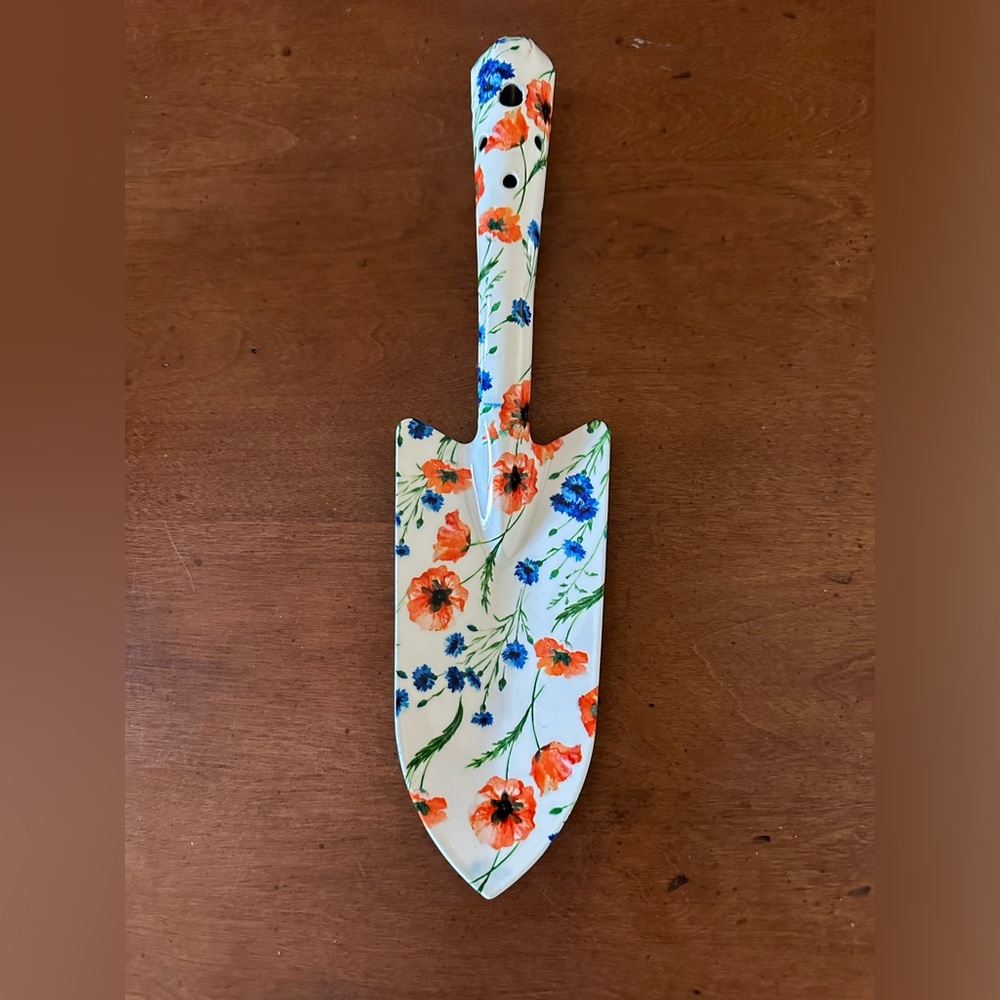 NWOT Metal floral garden trowel great quality